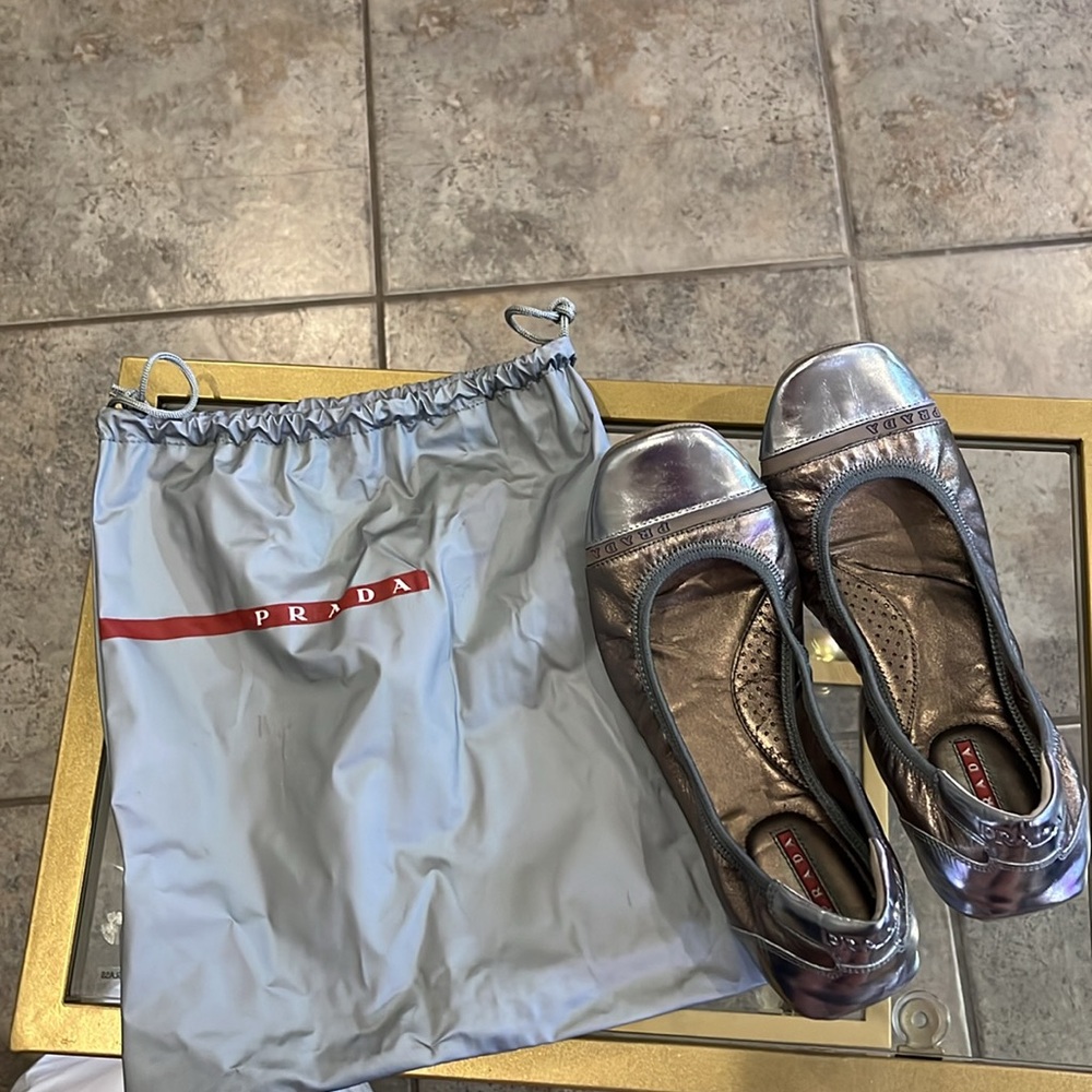 Vintage Prada Metallic Driving Mocs Women's Shoes with matching drawstring bag - Picture 7 of 12